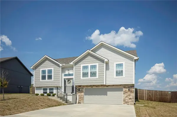 1000 NW 4th ST, Oak Grove, MO 64075