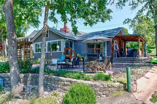 55 Beach DR, Lake Tapawingo, MO 64015