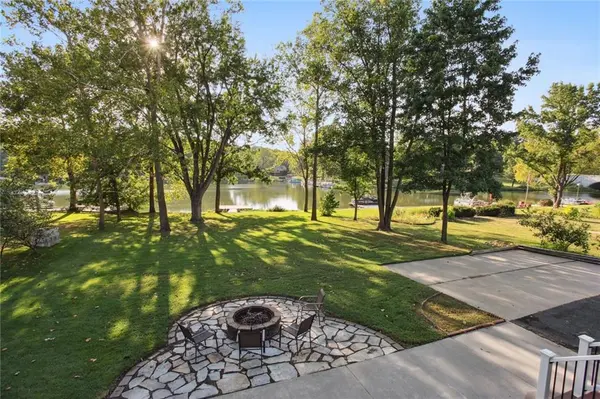 8306 NW Forest DR, Weatherby Lake, MO 64152