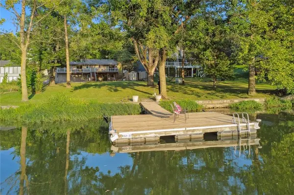 8306 NW Forest DR, Weatherby Lake, MO 64152