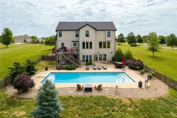 25041 176th ST, Leavenworth, KS 66048