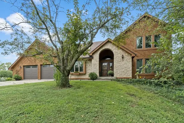 8140 Ravenswood LN, De Soto, KS 66018