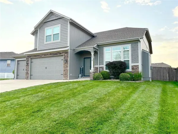 16714 Freeman DR, Basehor, KS 66007