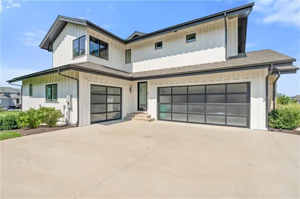 10802 W 173rd TER, Overland Park, KS 66221