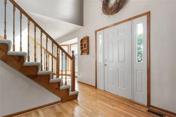 719 N Singletree ST, Olathe, KS 66061