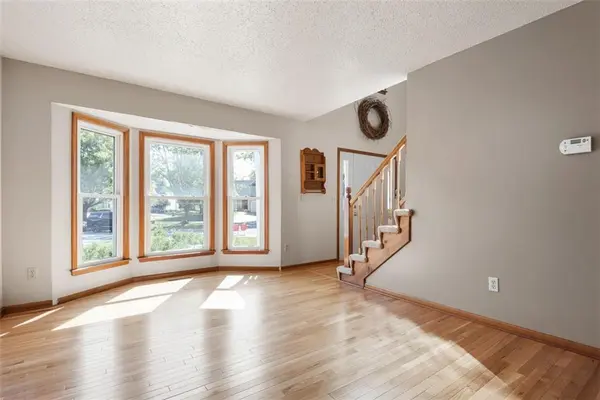 719 N Singletree ST, Olathe, KS 66061