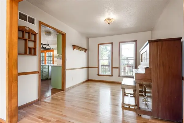 719 N Singletree ST, Olathe, KS 66061