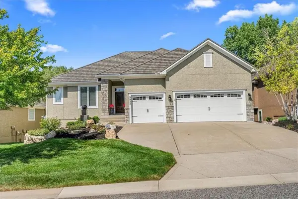 9934 Fountain CIR, Lenexa, KS 66220