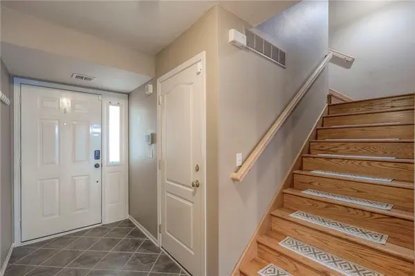 3211 SW Shadow Brook DR, Blue Springs, MO 64015