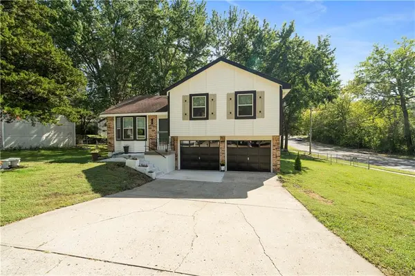1819 Cemco DR, Liberty, MO 64068