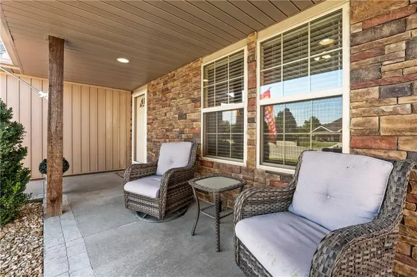 1615 NW Creekland DR, Grain Valley, MO 64029