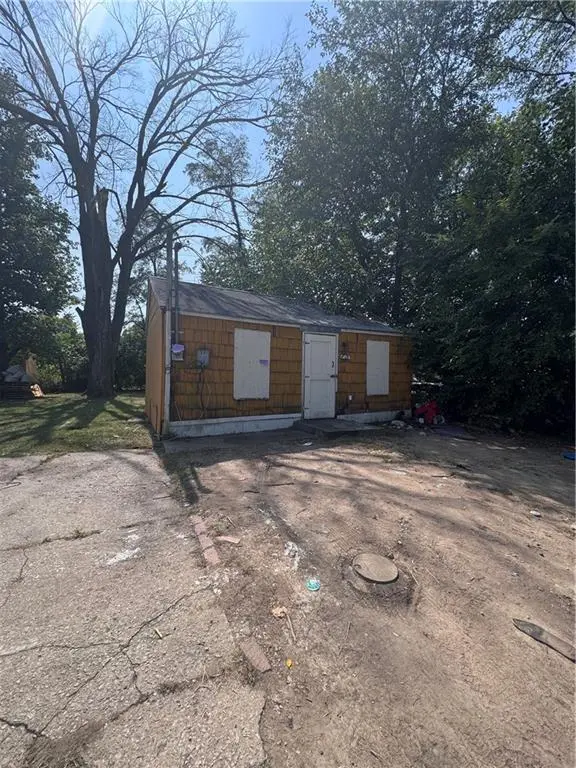 4921 Blue LN, Kansas City, KS 66104