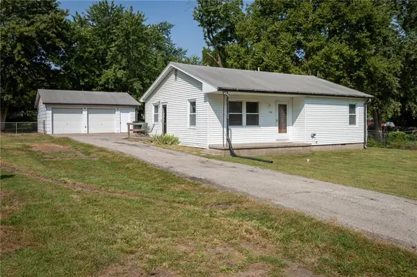 616 Russell ST, Lathrop, MO 64465