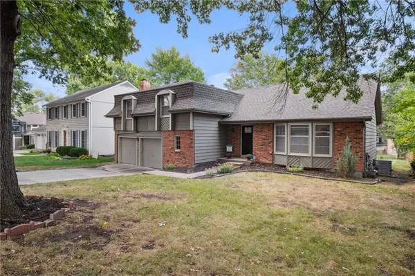 9839 Farley LN, Overland Park, KS 66212