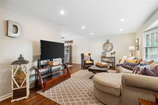 9839 Farley LN, Overland Park, KS 66212
