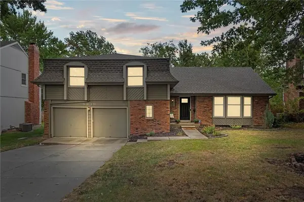 9839 Farley LN, Overland Park, KS 66212