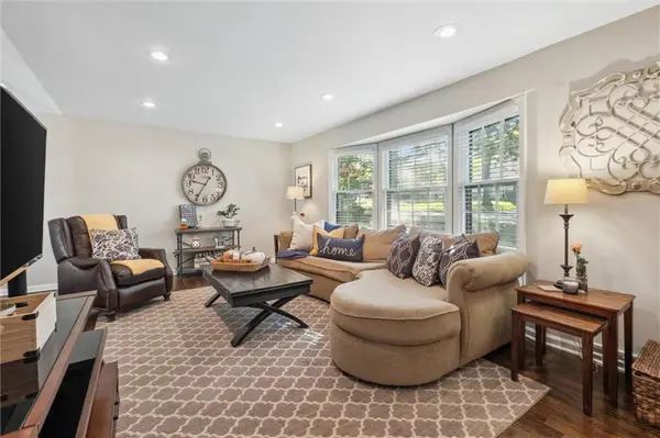 9839 Farley LN, Overland Park, KS 66212