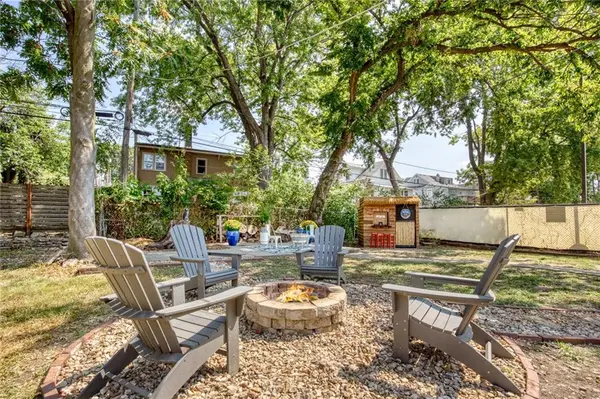 3935 Central ST, Kansas City, MO 64111