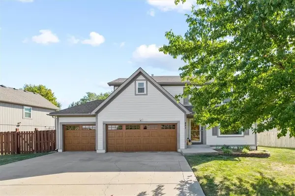 421 S Stone Creek DR, Gardner, KS 66030