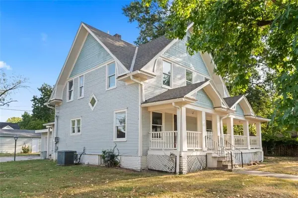 514 W Walnut ST, Grain Valley, MO 64029
