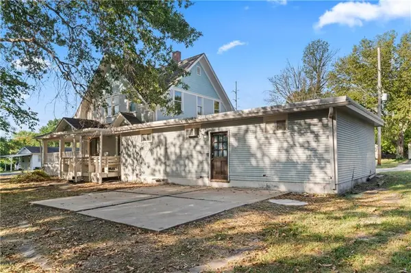514 W Walnut ST, Grain Valley, MO 64029