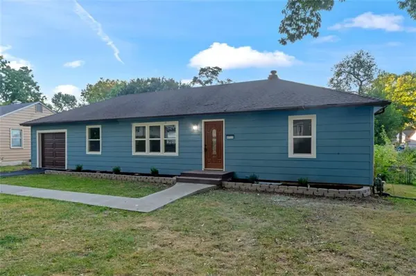 4211 N ELMWOOD AVE, Kansas City, MO 64117