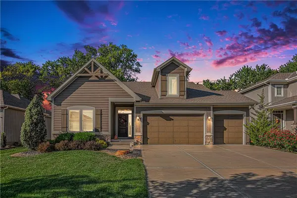 16952 W 163rd TER, Olathe, KS 66062