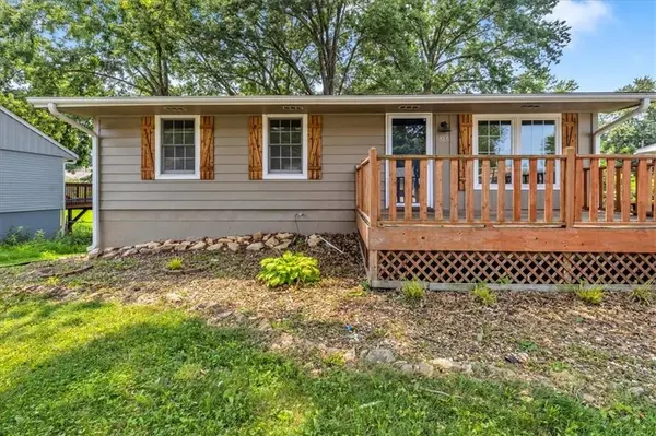515 Valley DR, Lansing, KS 66043
