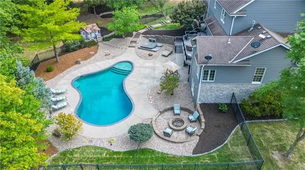 8611 S Stillhouse RD, Oak Grove, MO 64075