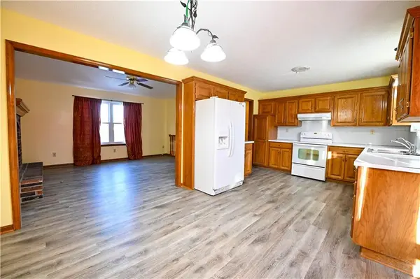 3212 SE 5th CT, Blue Springs, MO 64014
