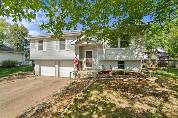 1502 Blueberry ST, Harrisonville, MO 64701