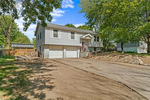 1502 Blueberry ST, Harrisonville, MO 64701