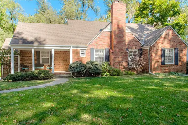 2008 W 85th TER, Leawood, KS 66206