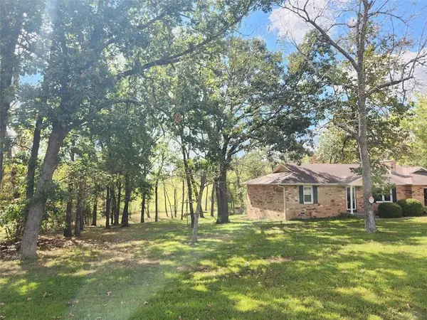 970 E 430th RD, Bolivar, MO 65613