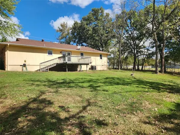 970 E 430th RD, Bolivar, MO 65613