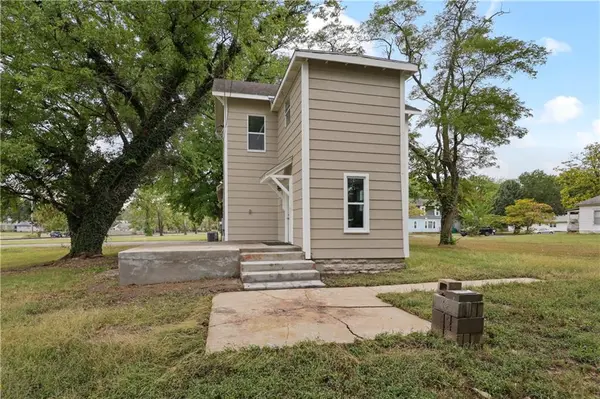 209 E Monroe ST, Pittsburg, KS 66762