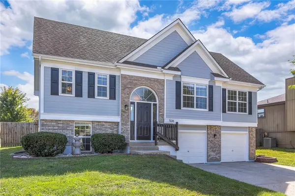 508 SE Saratoga DR, Blue Springs, MO 64014