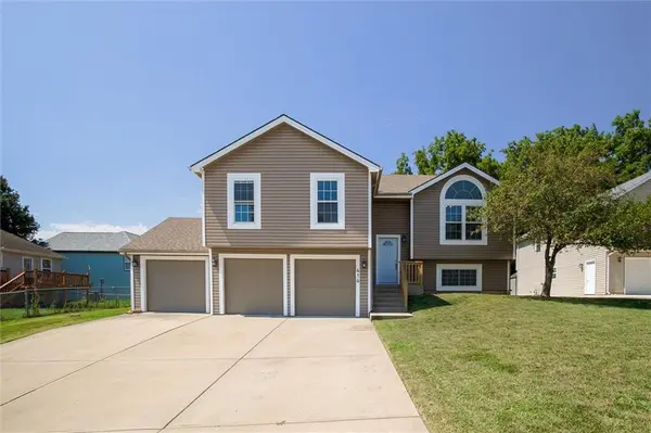 414 Hillbrook CT, Lansing, KS 66043