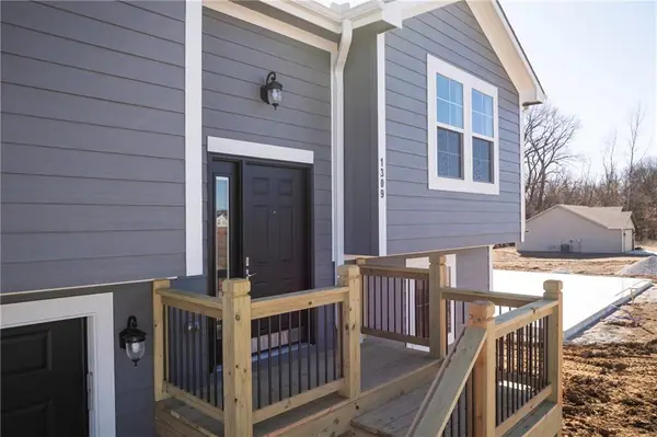 1309 NE Sequoia CT, Oak Grove, MO 64075