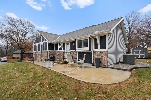 16507 W 142nd PL, Olathe, KS 66062