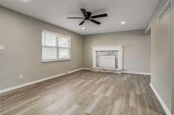 301 SW Moreland School RD, Blue Springs, MO 64014