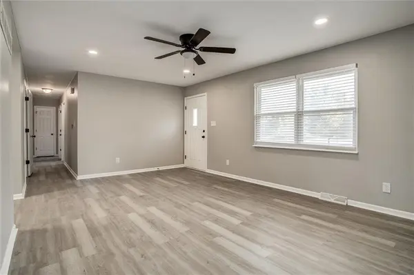 301 SW Moreland School RD, Blue Springs, MO 64014