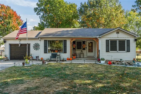 503 SW Locust ST, Oak Grove, MO 64075