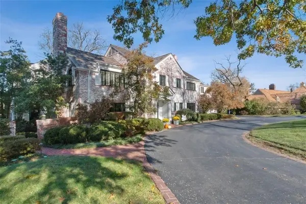 2700 Verona RD, Mission Hills, KS 66208