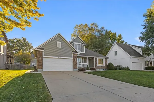 4075 Normandy DR, Lee's Summit, MO 64082