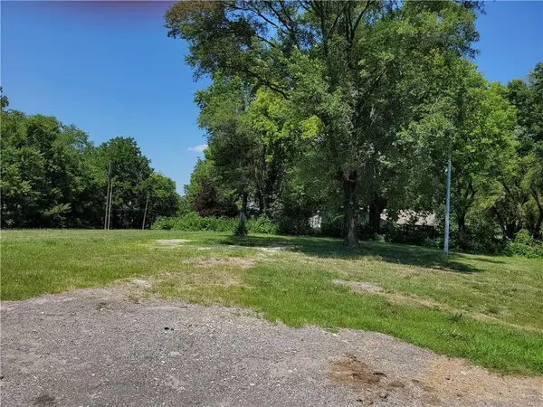 2115 N Whitney RD, Independence, MO 64058