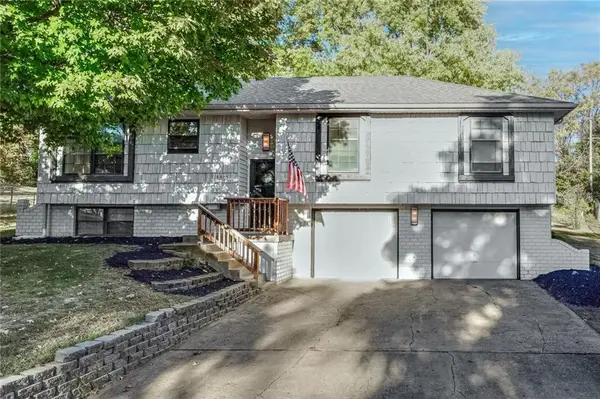 5913 NW Harris DR, Parkville, MO 64152