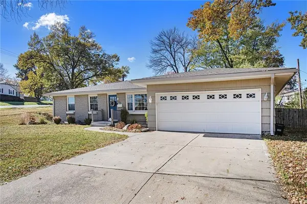 4600 NE Sherwood DR, Kansas City, MO 64117