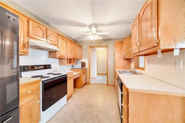 714 E Saturn DR, Raymore, MO 64083