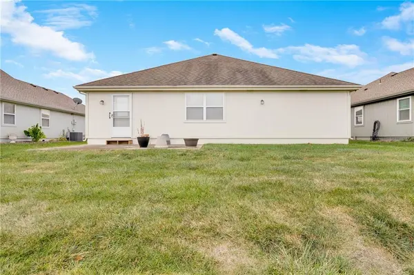 714 E Saturn DR, Raymore, MO 64083